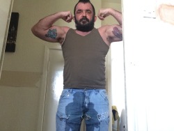 tattsandkink1:  I’m a hot SIR/daddy in good shape for my age!