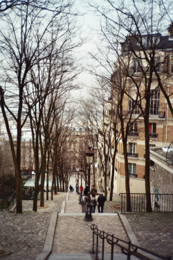 travelingcolors:  Montmartre, Paris | France (by d a b i t o)