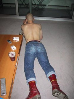 sigrunesigrune:  Carpet eater………………..    