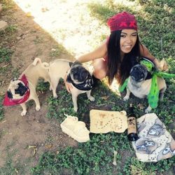 astayoung:  Yee har! On a treasure hunt with me pug Mateys! #falloffame