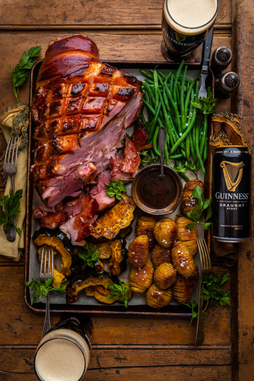 daily-deliciousness:Guinness brown sugar glazed ham with roasted