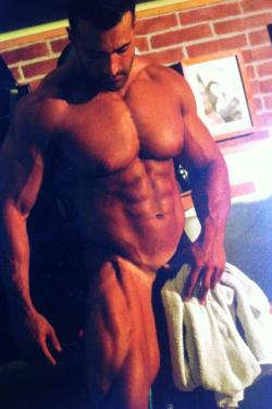 musclehank:  legendarybodies:  Juan González López   God. That