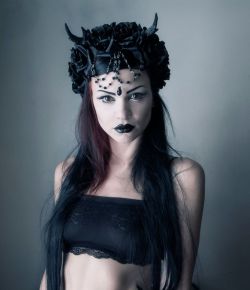 gothicandamazing:    Model/Photo: Mary De LisHeadband: RestyleWelcome