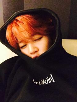 bts-trans:  150711 Jimin’s Tweet안자지롱 #JIMIN http://t.co/AxKwGwr3tZI’m