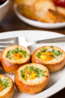 hoardingrecipes:Baked Eggs in Bread Baskets