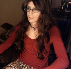 sissyleannwilliams:Screen grabs from chatting online the other