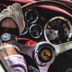 finaest:  Let’s have a ride with the stylish driving gloves