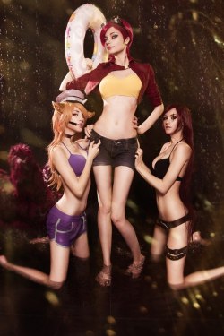 dirty-gamer-girls:  Ahri Popstar! by ToratiJoin us on Facebook