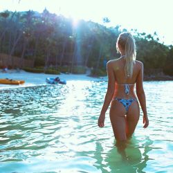 whyyzed:  Gabby Epstein’s Beautiful Bikini Bum At The Beach