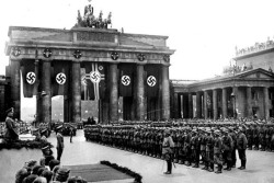 mysticismmess: azad-jan:   Germany’s Brandenburg Gate in 1939