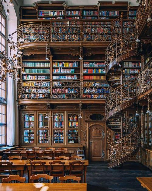 callandigger:  thealphawithin:   Marienplatz Library, Munich,