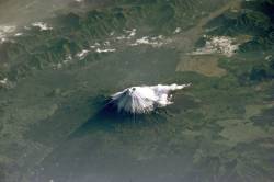 sixpenceee:  Mt. Fuji as seen from the International Space Station. 