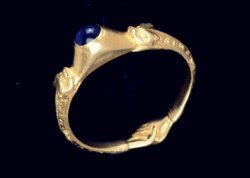 oakapples:  A 13th-century gold ring set with a sapphire that