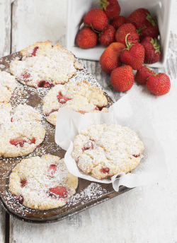 gastronomicgoodies:  Strawberry Shortcake Muffins