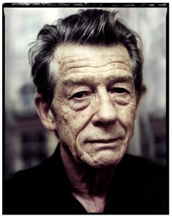 Maszületettbárány:  John Hurt  (1940)