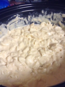 thenarutofandom:  Just made some Slow Cooker Mac’n’Cheese,