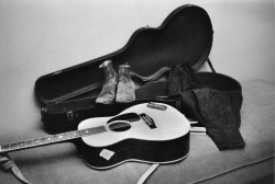 colecciones: Bob Dylan’s stuff in his dressing room, 1964.