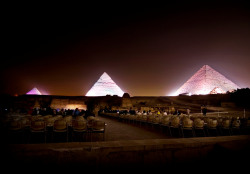 unrar:    The pyramids in Giza, Egypt. Jan 2006, Paolo  Pellegrin.