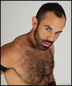 beardrealm:  duncan66:  (via TumbleOn)  Woof!  ;) 