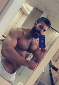 realmenstink: DADDY’S SHOWS OFF AFTER HIS WORKOUT !!!  As