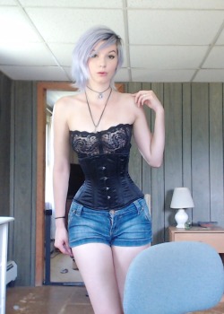 kattastrophic-fae:  So this was my outfit today. :D