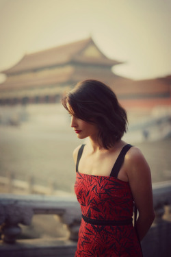 meet-moi-halfway:  Cobie Smulders visits the Forbidden City while