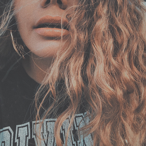 Yo sólo quiero llenarte de besitos hasta que tus labios se gasten