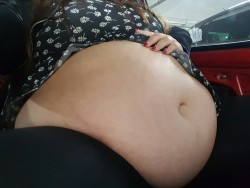 softgirlgotfat:  Belly after the buffet  