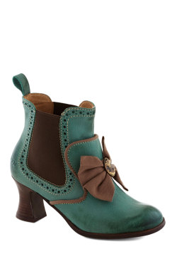 dressesthatilike:  Whence Upon a Time Heel by Modcloth 