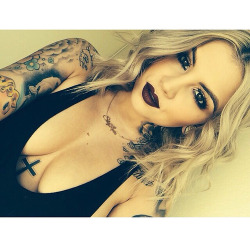 sexytattoedgirls1.tumblr.com/post/88063047642/