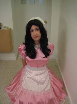 sissyprincessjennifer:  Reblog if you are a prissy sissy faggot,