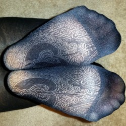 herhosiery:  Paisley feet! = ) #pantyhose #nylons #tights #tightsfetish