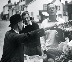 composersdoingnormalshit:   Benjamin Britten shopping at a farmers