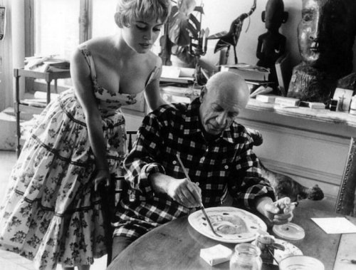 Brigitte Bardot & Pablo Picasso in Cannes,1956.