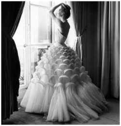 oldhollywoodqueen:  Ivy Nicholson wearing an evening gown by