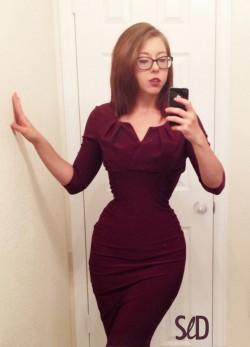 lovelylacelashes:  straitlaceddame:  My favorite purple dress