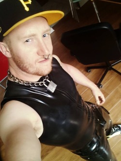 gayperverts:  The always horny Si in his rubber, nice septum