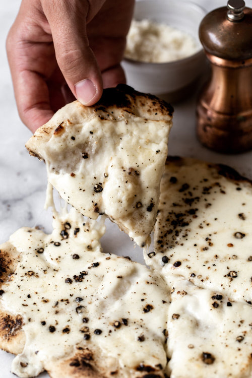daily-deliciousness:  Cacio e pepe pizza