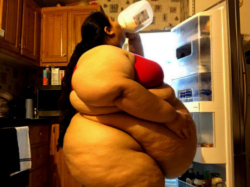 embrace-your-fatness:  neptitudeplus:  Her drinking problem: