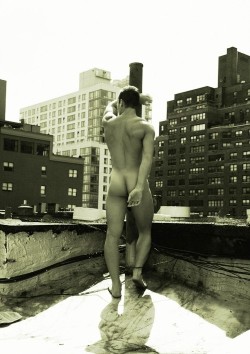 benudenfree:  roof top nude, naked in the city  -    beautiful