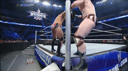 Sheamus’ sexy thighs in action + some hot Daniel Bryan