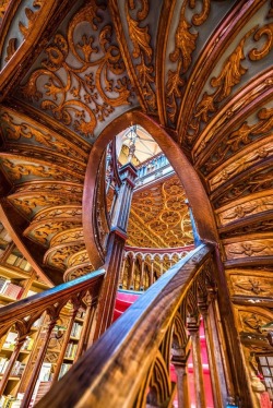setdeco: LIVRARIA LELLO One of the most beauiful bookstores in