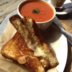 everybody-loves-to-eat:  Cheddar & Mozzarella Grilled Cheese