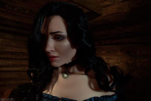 milligan-vick:   Ciri & Yen rgtCandy as Yennefer Natalia as Ciri  photo by me    That is one sexy yen.