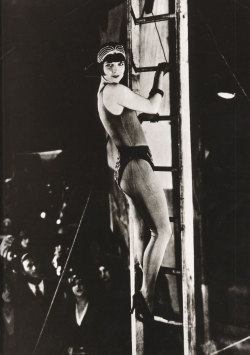 miss-flapper:  Louise Brooks in Howard Hawks’ silent comedy