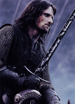 onesheeptoaflock:  lotrdaily: “I am Aragorn son of Arathorn,