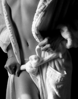 sexycoffeewithkarissa:Revealing robe!