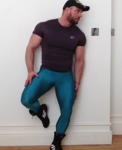 daviddavidxxl:  Dildo self fuck in spandex tights.