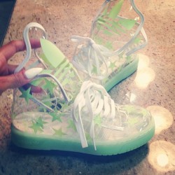 brwnsknkiss:  My clear glow in the dark star Adidas ….. 