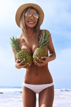 i-would-date-her:  Krisondra